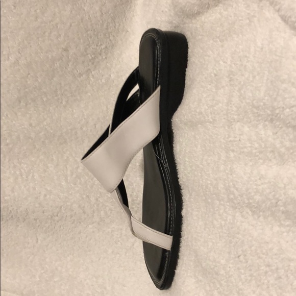 Clarks white strappy sandal - Picture 3 of 3